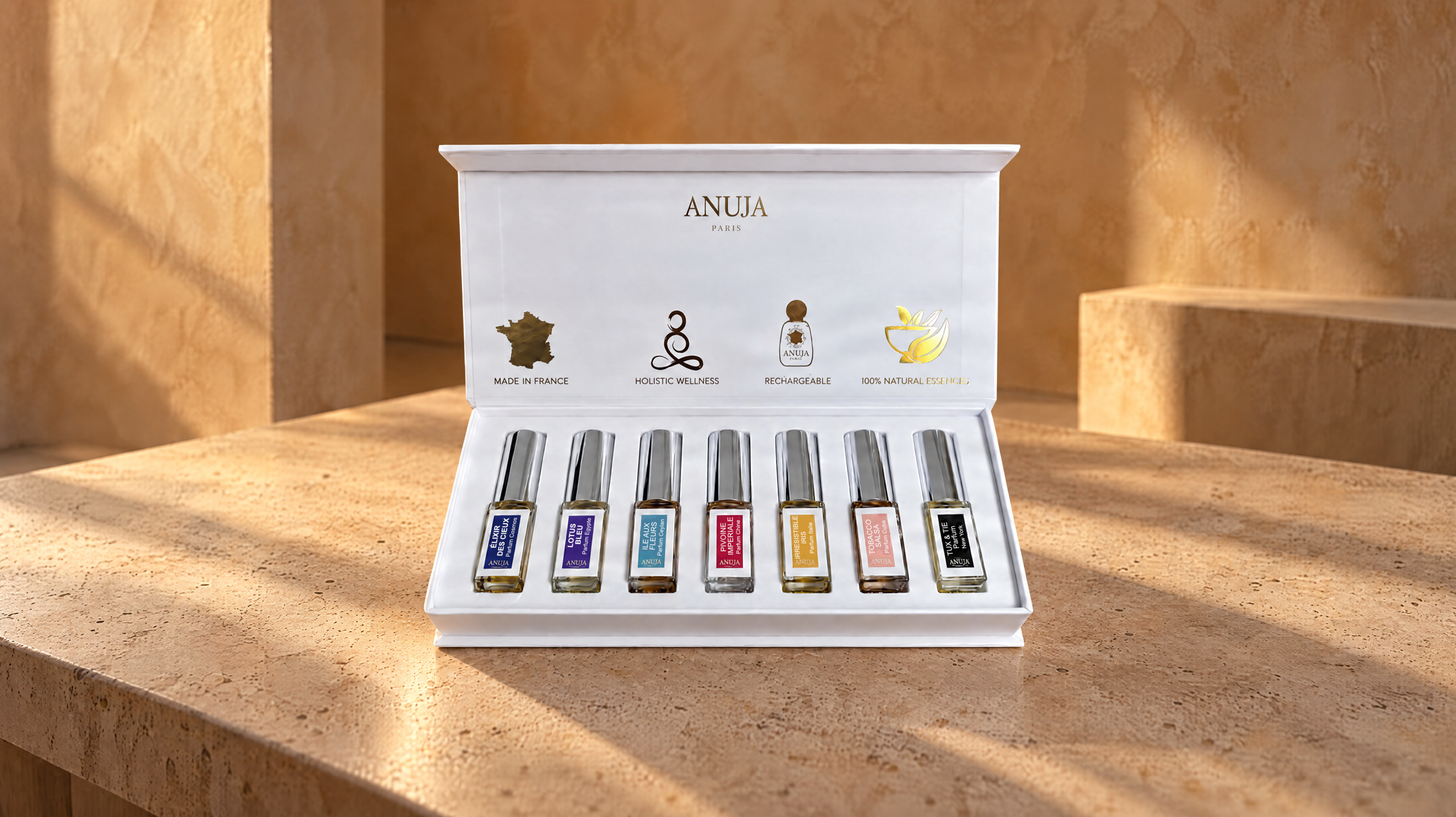 Coffret cadeau ANUJA PARIS réunissant les sept parfums de la collection.